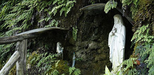 La Madonna di Lourdes e San Massimiliano Kolbe