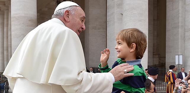 Papa Francesco: Dio è una mamma che canta la ninna nanna