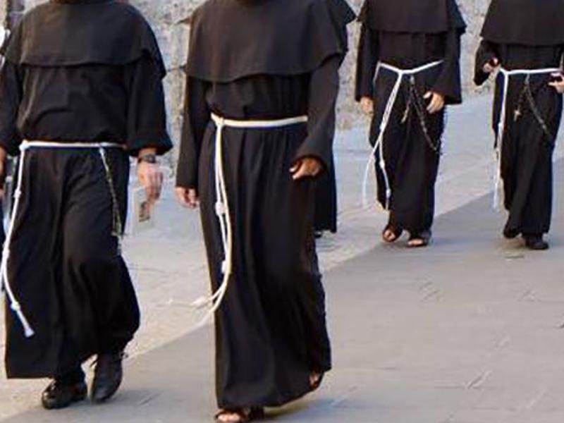 Le differenze tra i frati francescani: missione, numeri, chiese e abiti ...